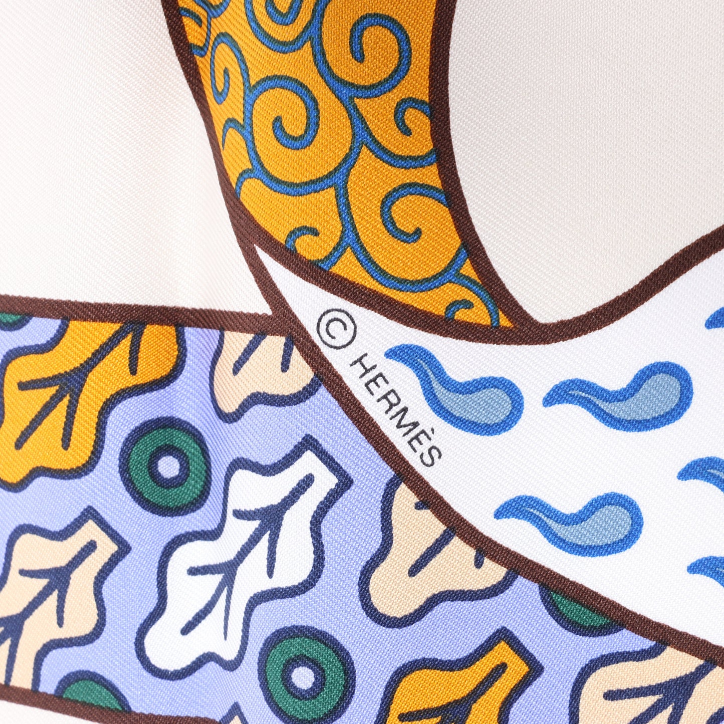 Hermès Carré 90 "DUELS ONIRIQUES" 100% Silk Scarf in Multicolor