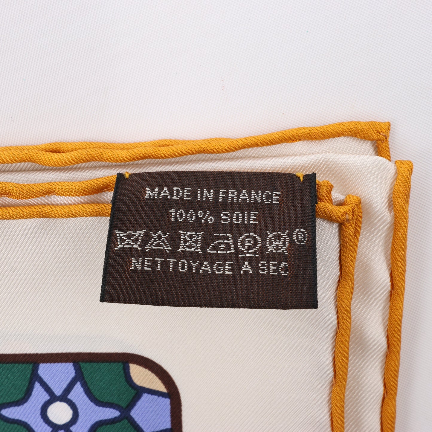 Hermès Carré 90 "DUELS ONIRIQUES" 100% Silk Scarf in Multicolor