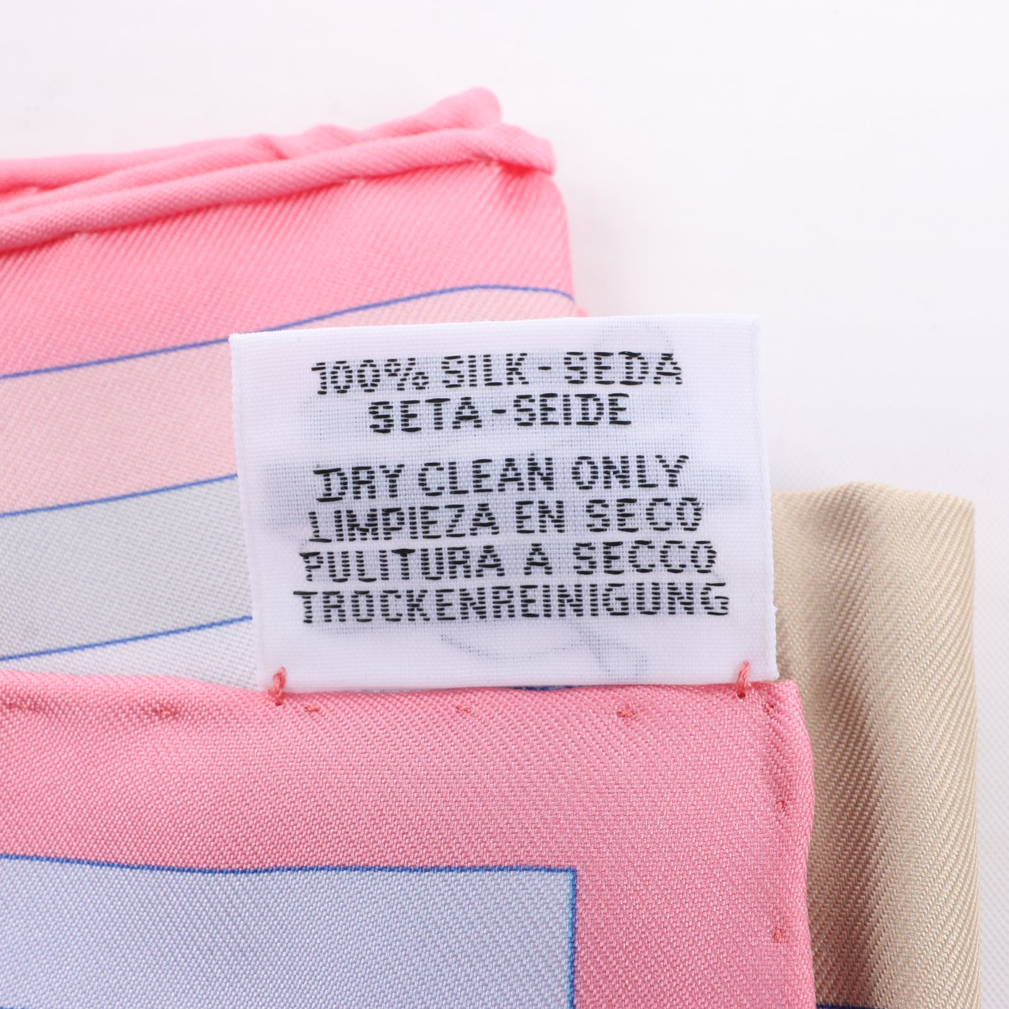 Hermès Carré Double Face 90 „DELLA CAVALLERIA“ Schal aus 100 % Seide in Rosa