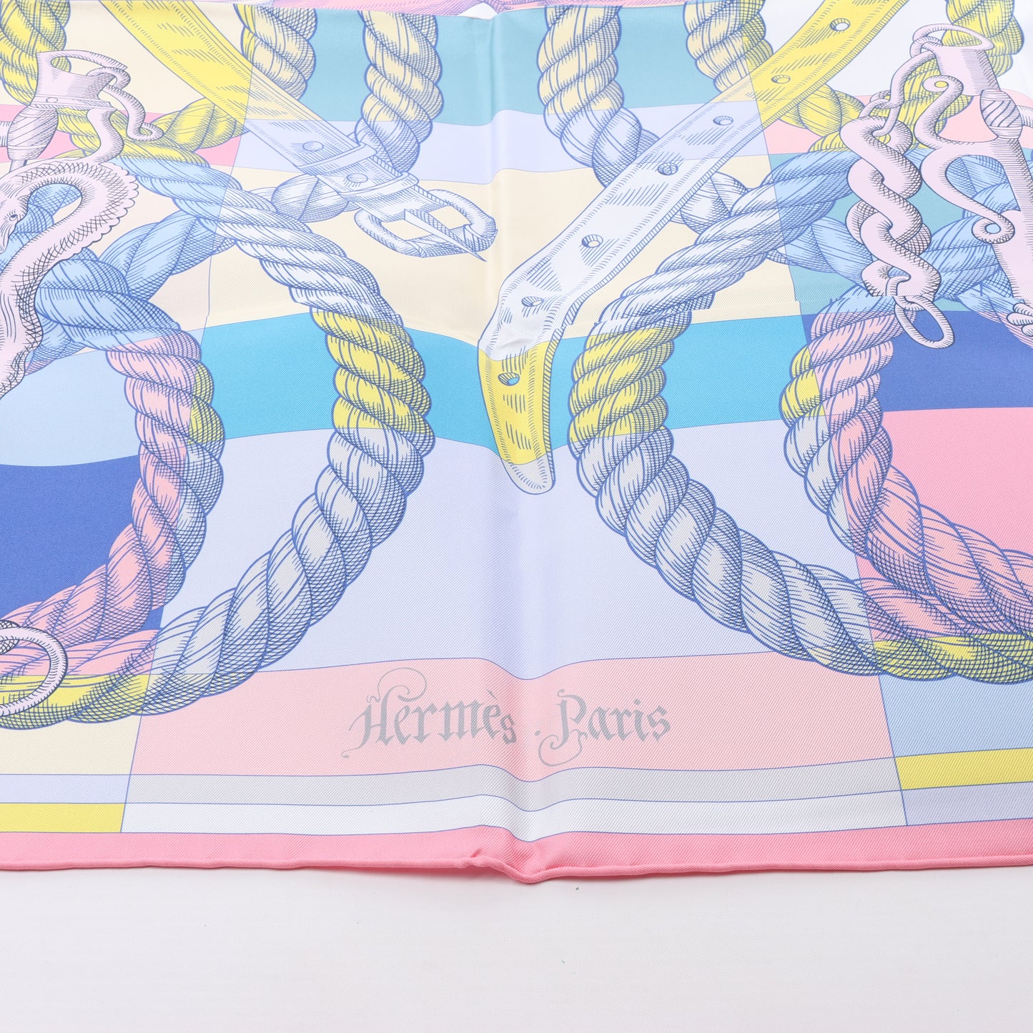 Hermès Carré Double Face 90 „DELLA CAVALLERIA“ Schal aus 100 % Seide in Rosa