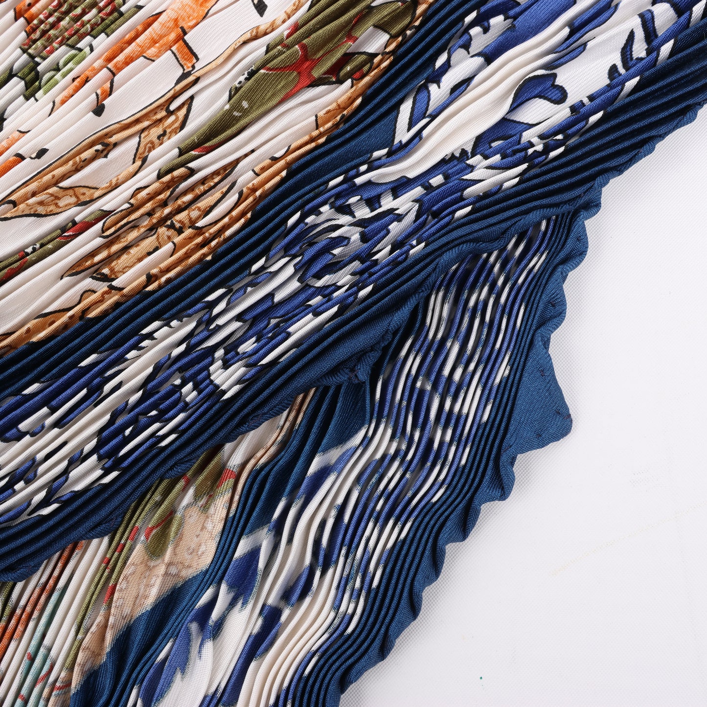 Hermès Carré 90 "EARLY AMERICA" 100% Silk Scarf in Navy