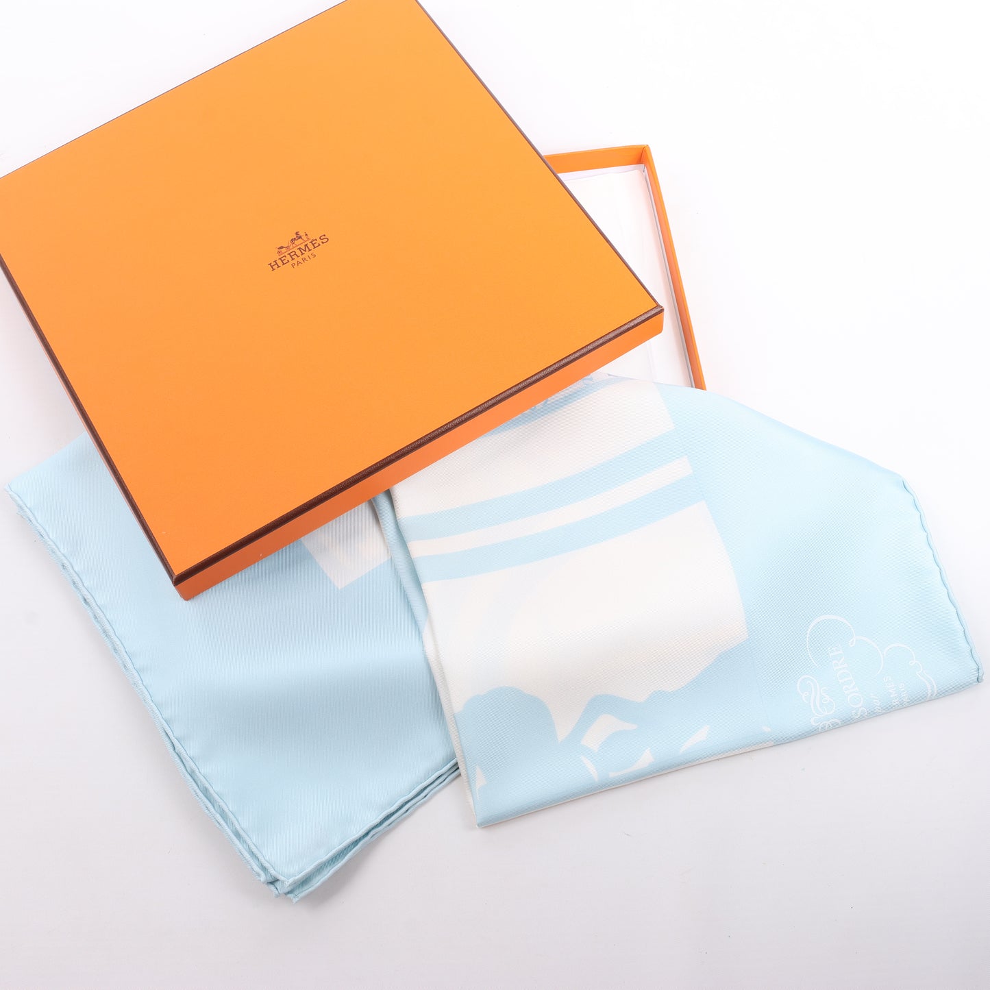 Hermès Carré 90 „EN DESORDRE“ Schal aus 100 % Seide in Blau
