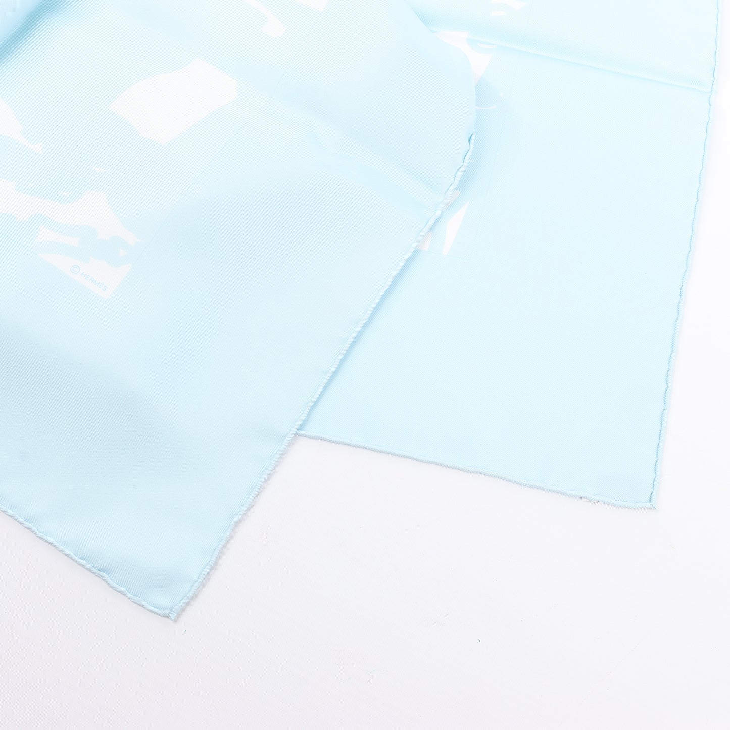Hermès Carré 90 „EN DESORDRE“ Schal aus 100 % Seide in Blau
