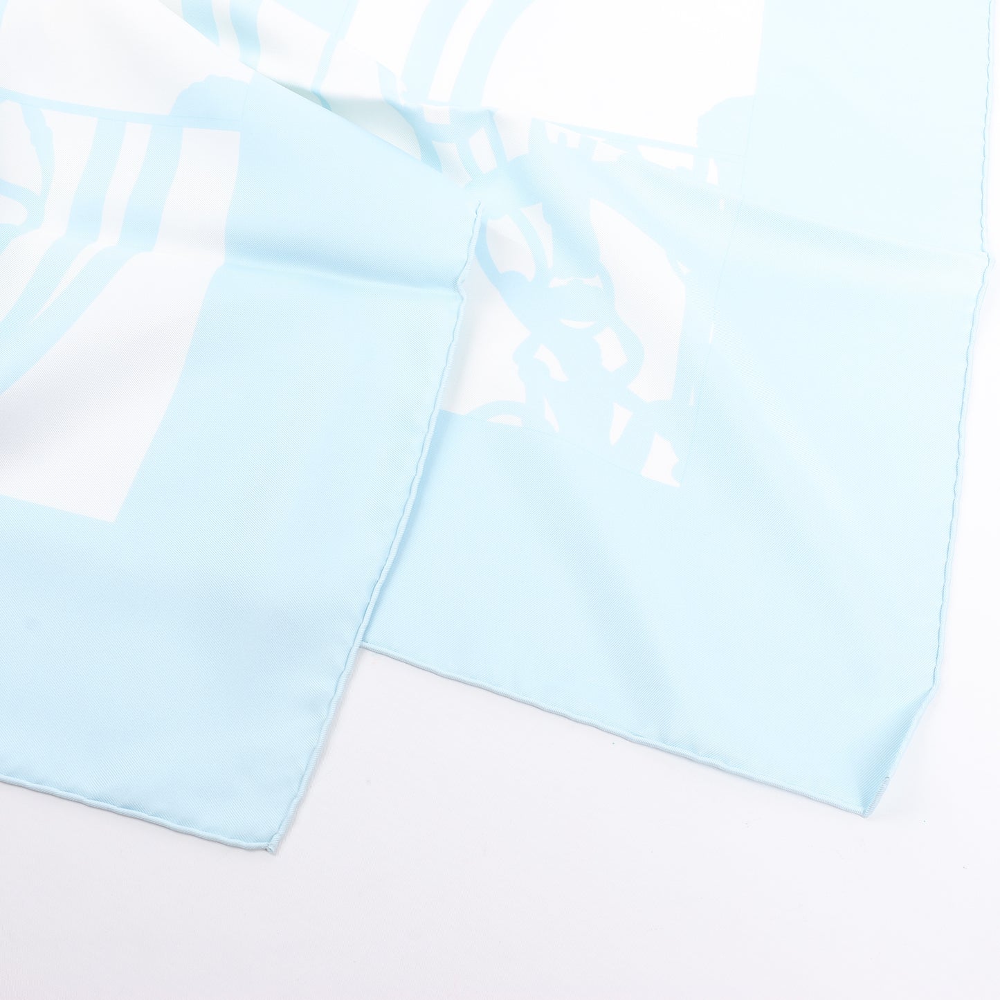 Hermès Carré 90 „EN DESORDRE“ Schal aus 100 % Seide in Blau