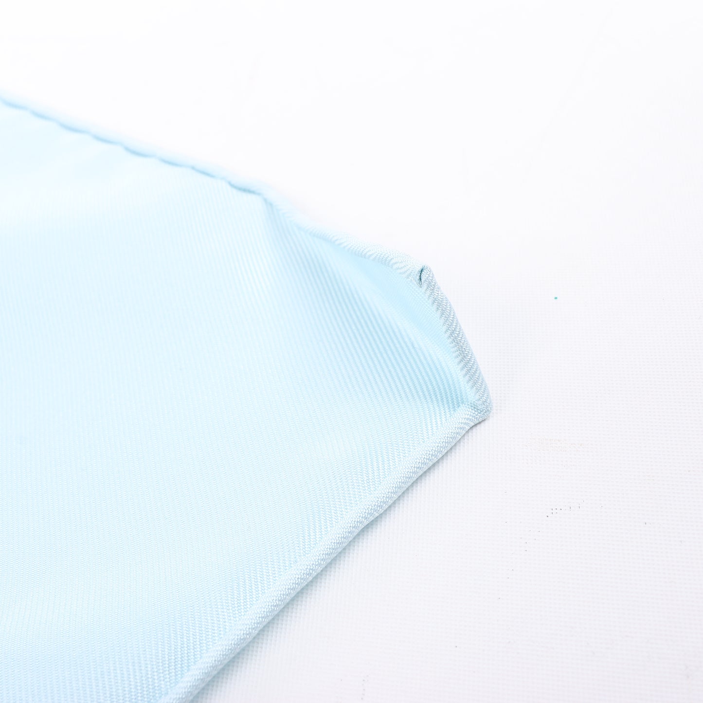Hermès Carré 90 „EN DESORDRE“ Schal aus 100 % Seide in Blau
