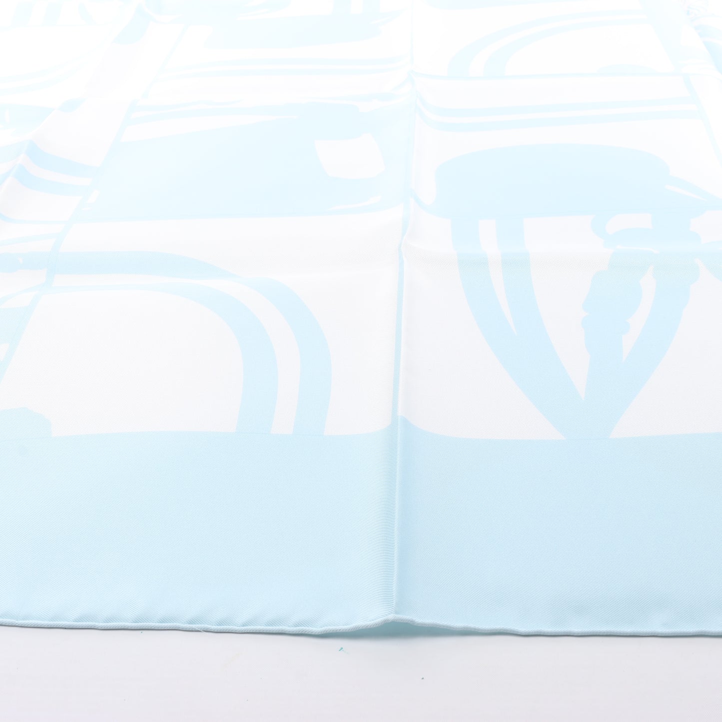 Hermès Carré 90 „EN DESORDRE“ Schal aus 100 % Seide in Blau