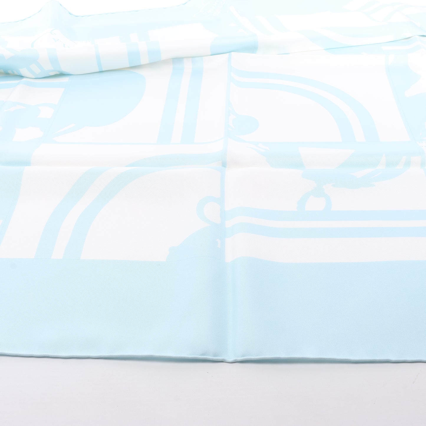 Hermès Carré 90 „EN DESORDRE“ Schal aus 100 % Seide in Blau