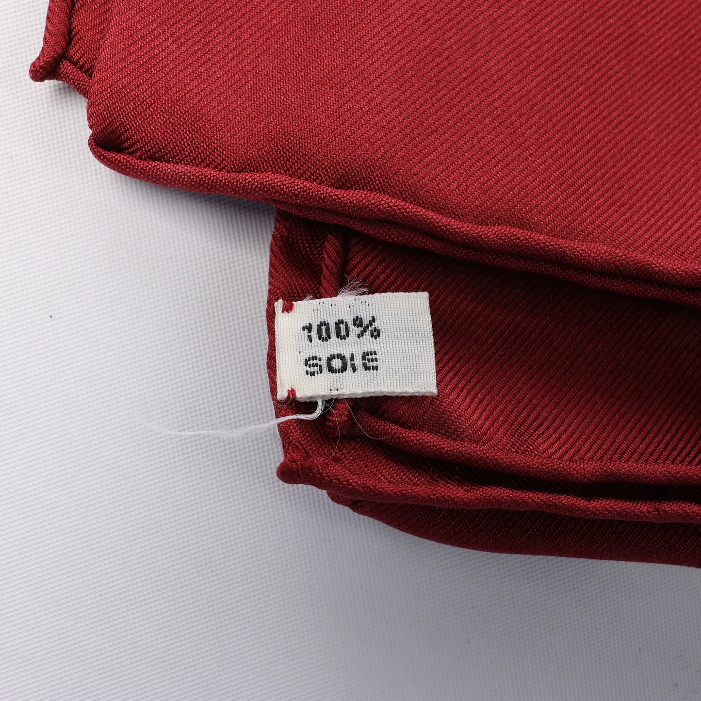 Hermès Carré 90 „ETRIERS“ Seidentaschentuch in Rot
