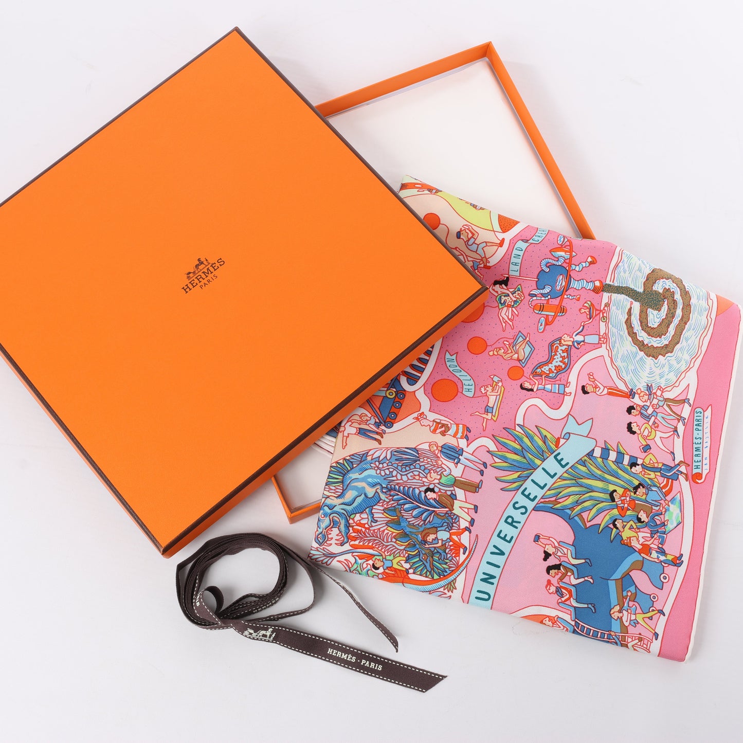 Hermès Carré 90 „Exposition Universelle“ Schal aus 100 % Seide in Rosa