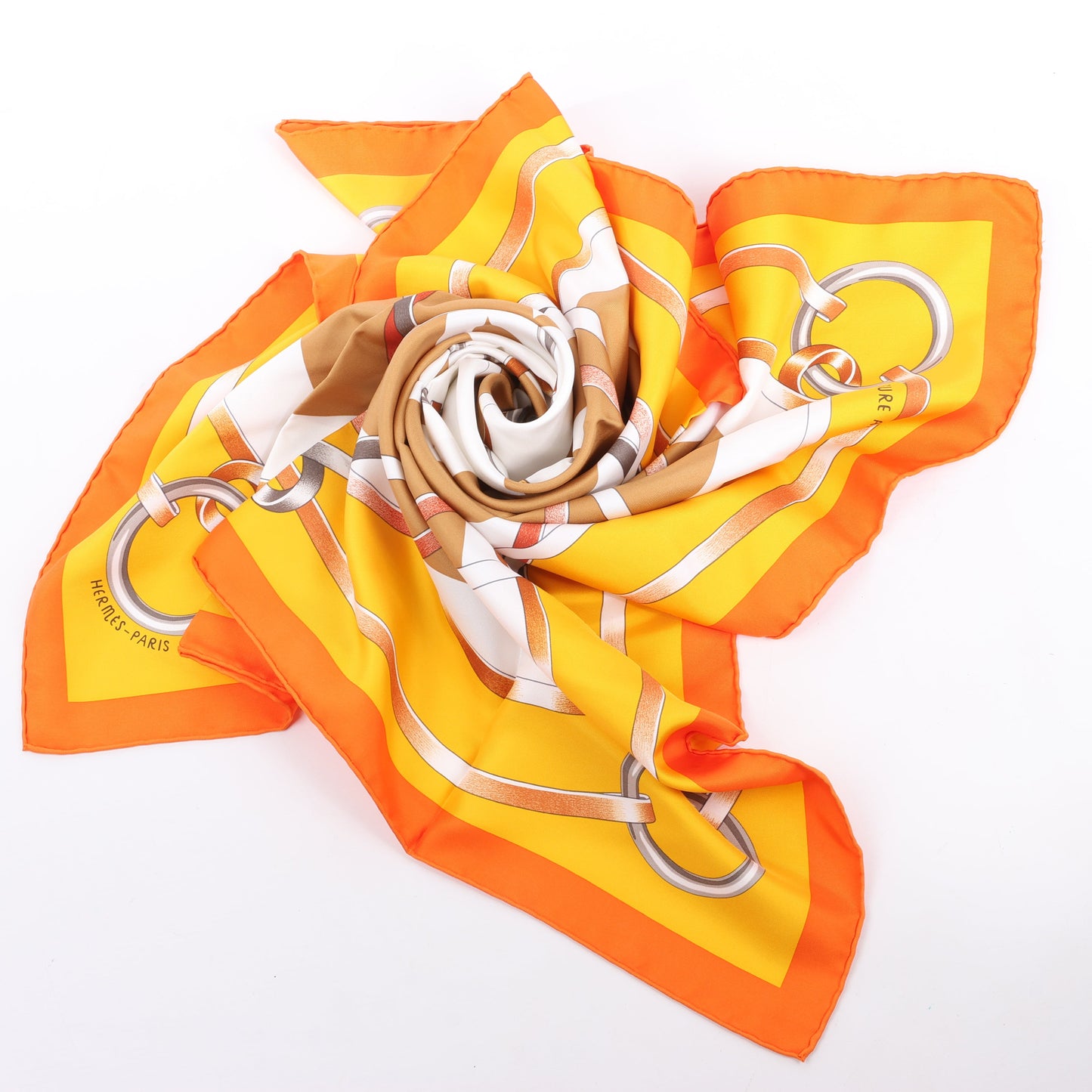 Hermès Carré 90 „FIGURE ARTISTIQUE“ Schal aus 100 % Seide in Orange