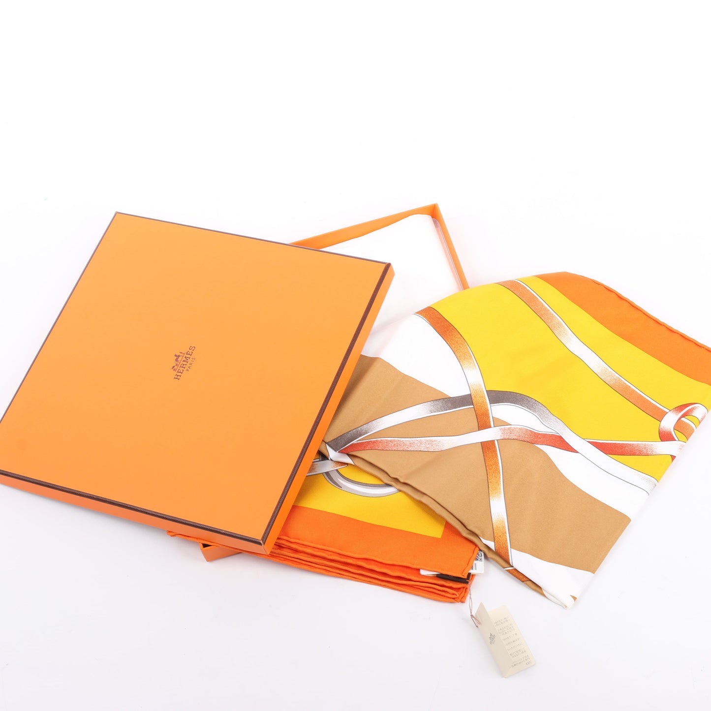 Hermès Carré 90 „FIGURE ARTISTIQUE“ Schal aus 100 % Seide in Orange