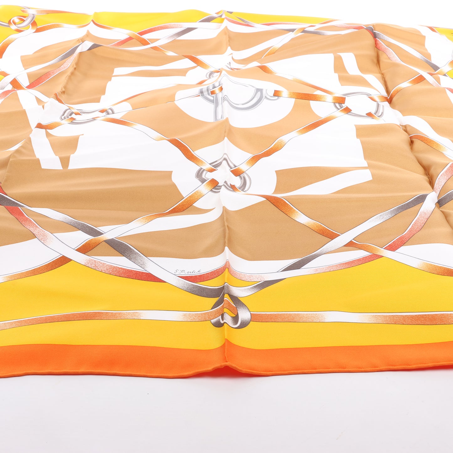 Hermès Carré 90 „FIGURE ARTISTIQUE“ Schal aus 100 % Seide in Orange