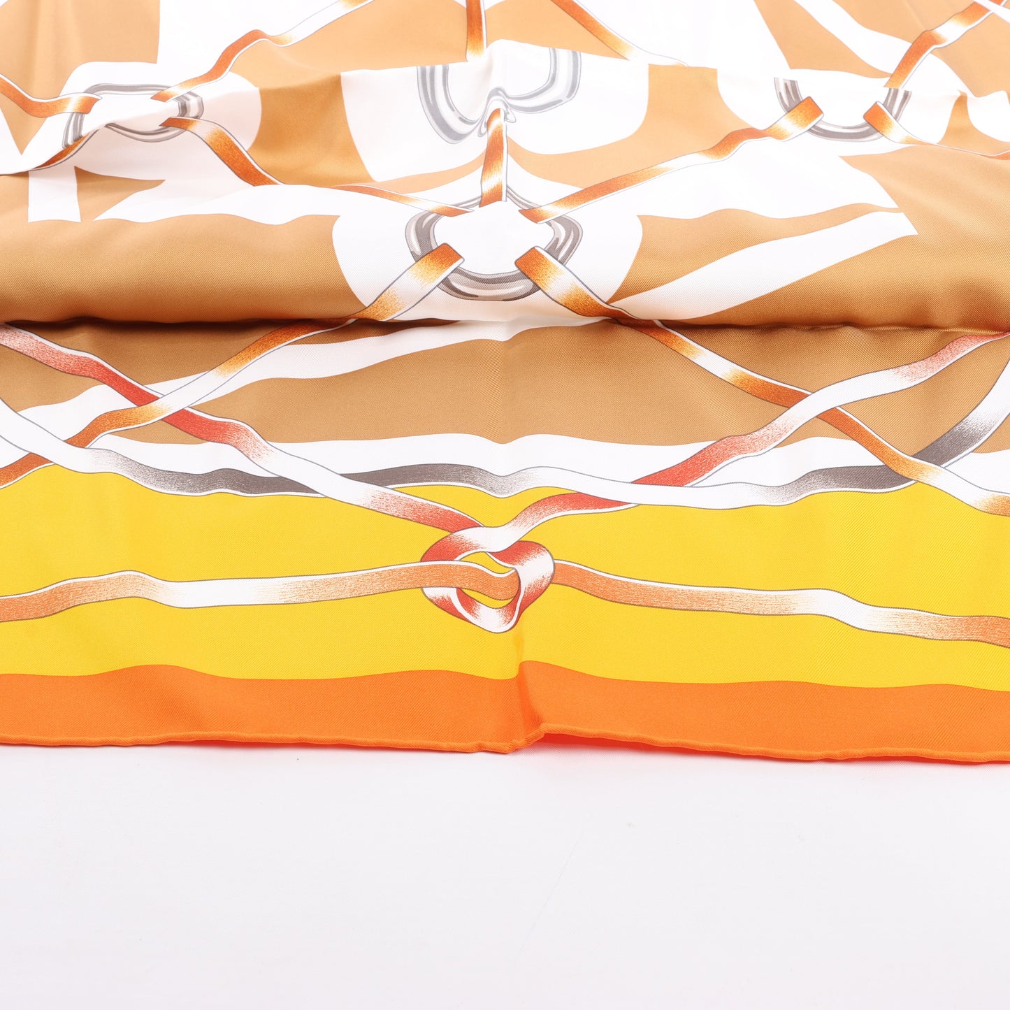 Hermès Carré 90 „FIGURE ARTISTIQUE“ Schal aus 100 % Seide in Orange
