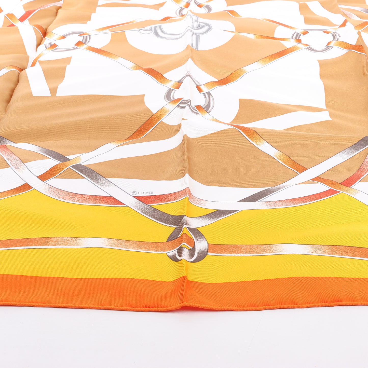 Hermès Carré 90 „FIGURE ARTISTIQUE“ Schal aus 100 % Seide in Orange