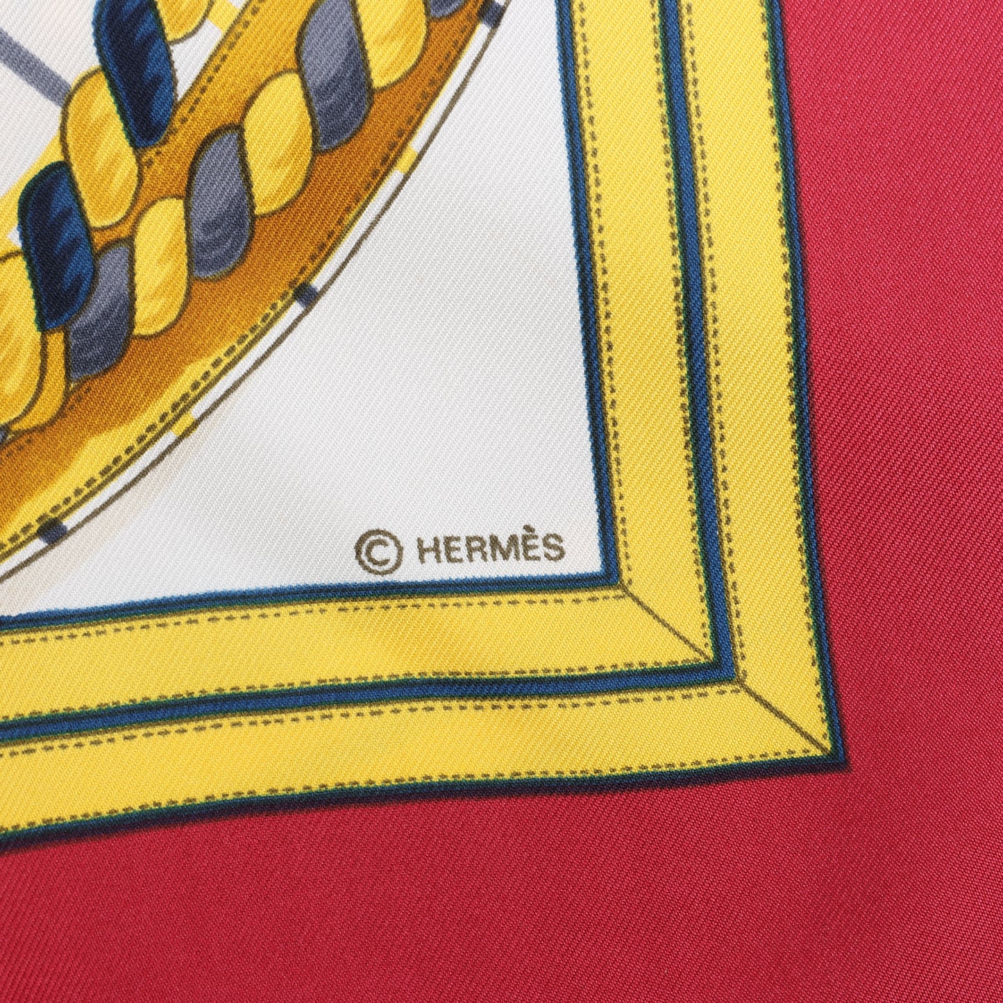 Hermès Carré 90 „GRANDE TENUE“ Seidentaschentuch in Burgund
