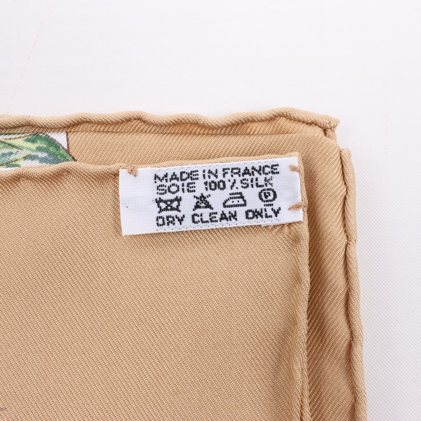 Hermès Carré 90 "JARDIN SECRET" 100% Seidentuch in Beige