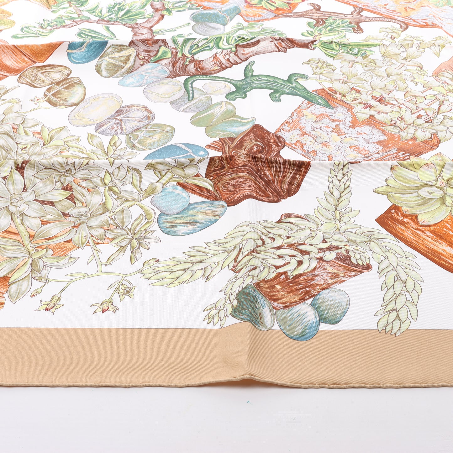 Hermès Carré 90 "JARDIN SECRET" 100% Seidentuch in Beige