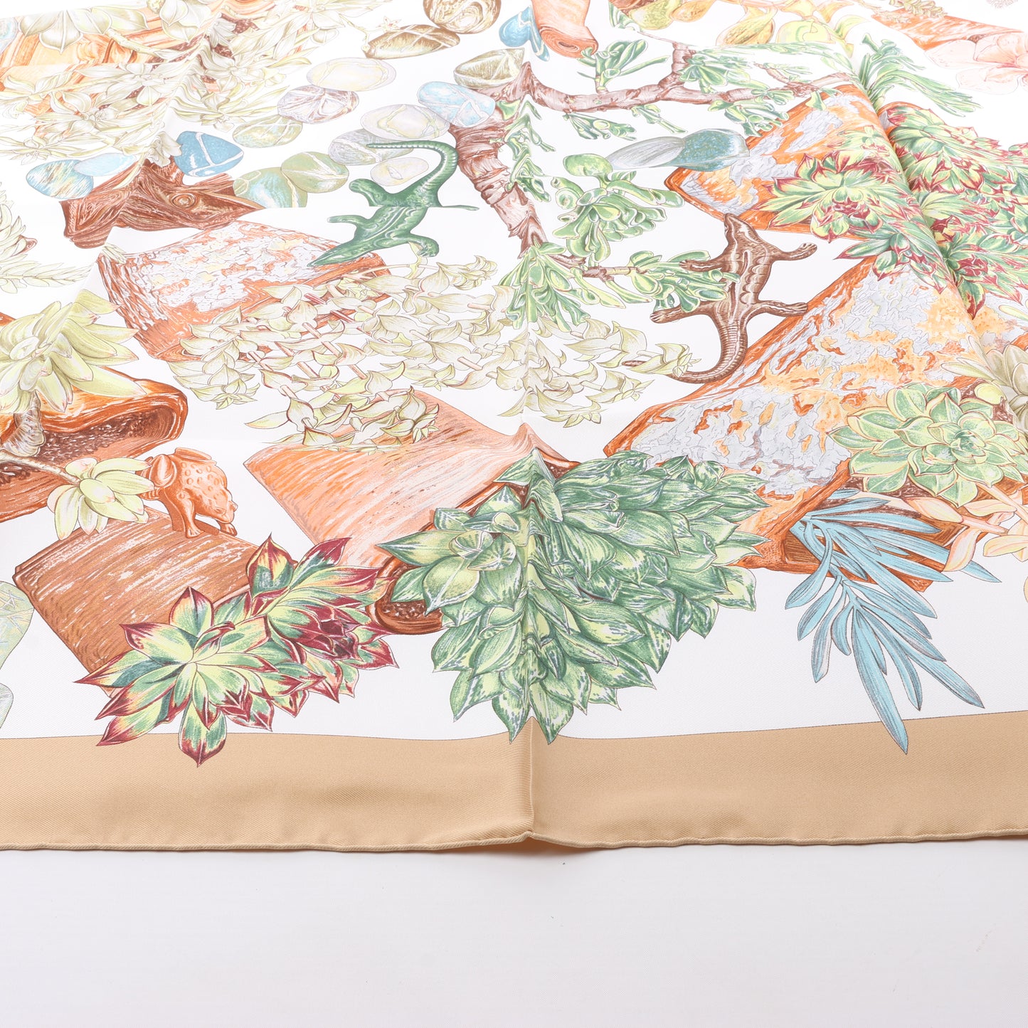 Hermès Carré 90 "JARDIN SECRET" 100% Seidentuch in Beige