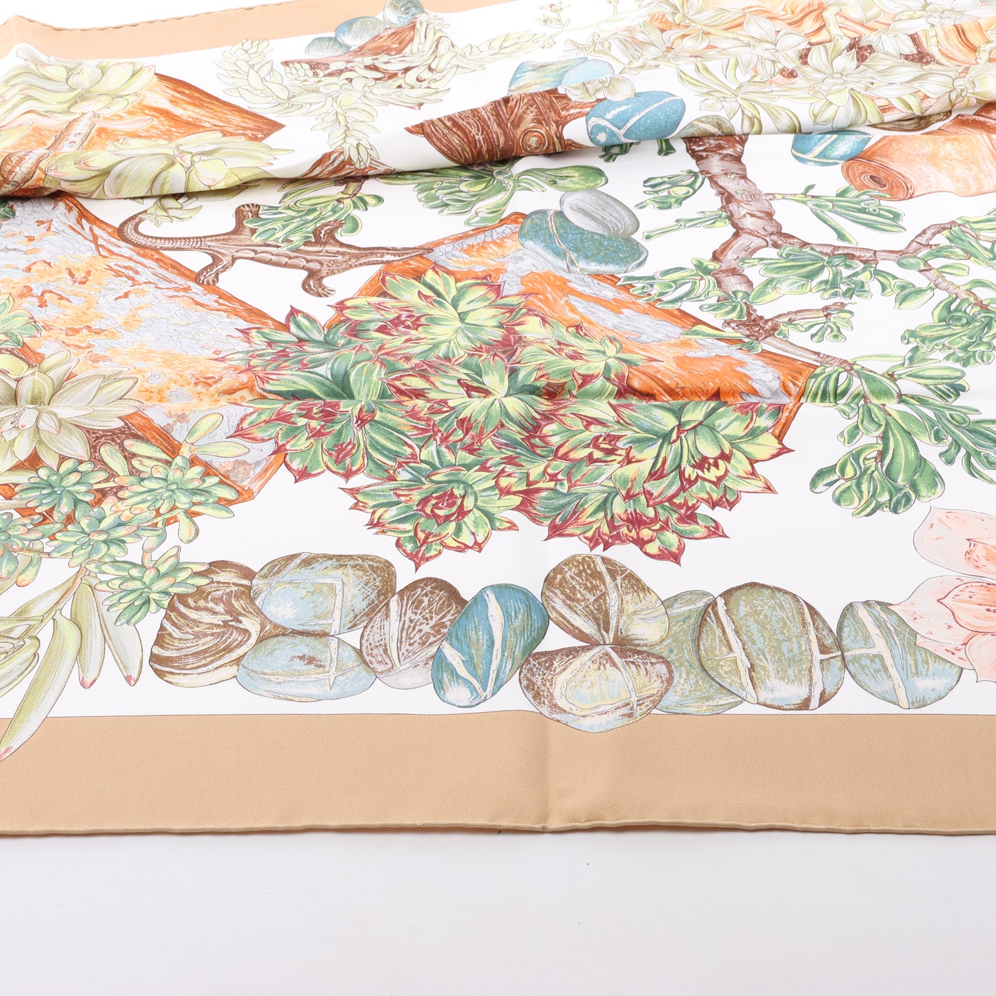 Hermès Carré 90 "JARDIN SECRET" 100% Seidentuch in Beige