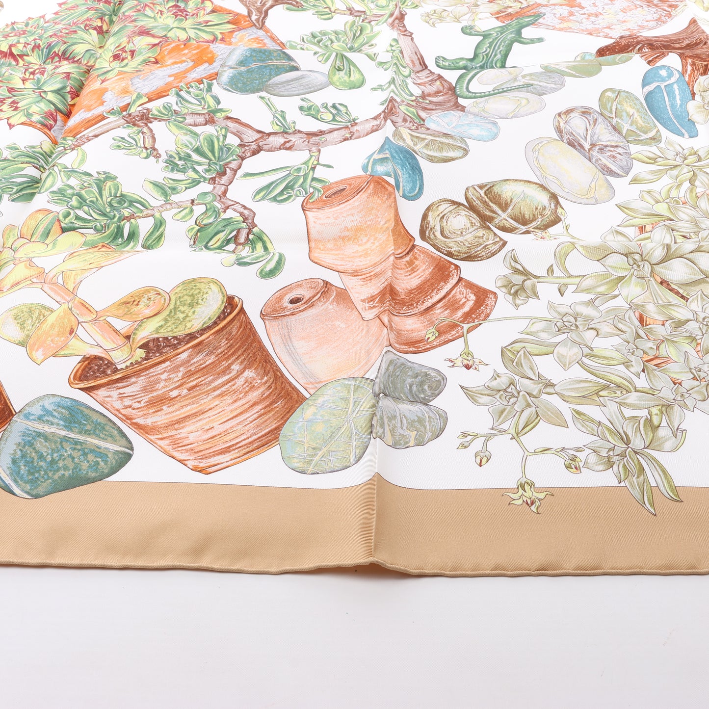 Hermès Carré 90 "JARDIN SECRET" 100% Seidentuch in Beige