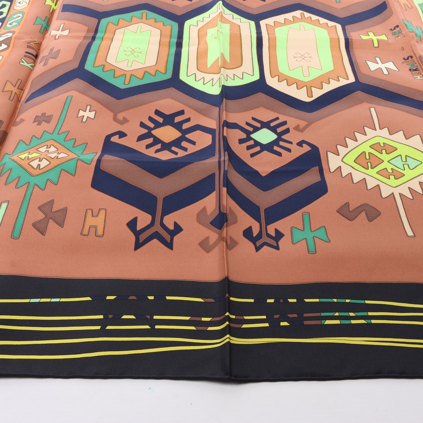 Hermès Carré 90 "KILIM" 100% Seidenschal in Braun