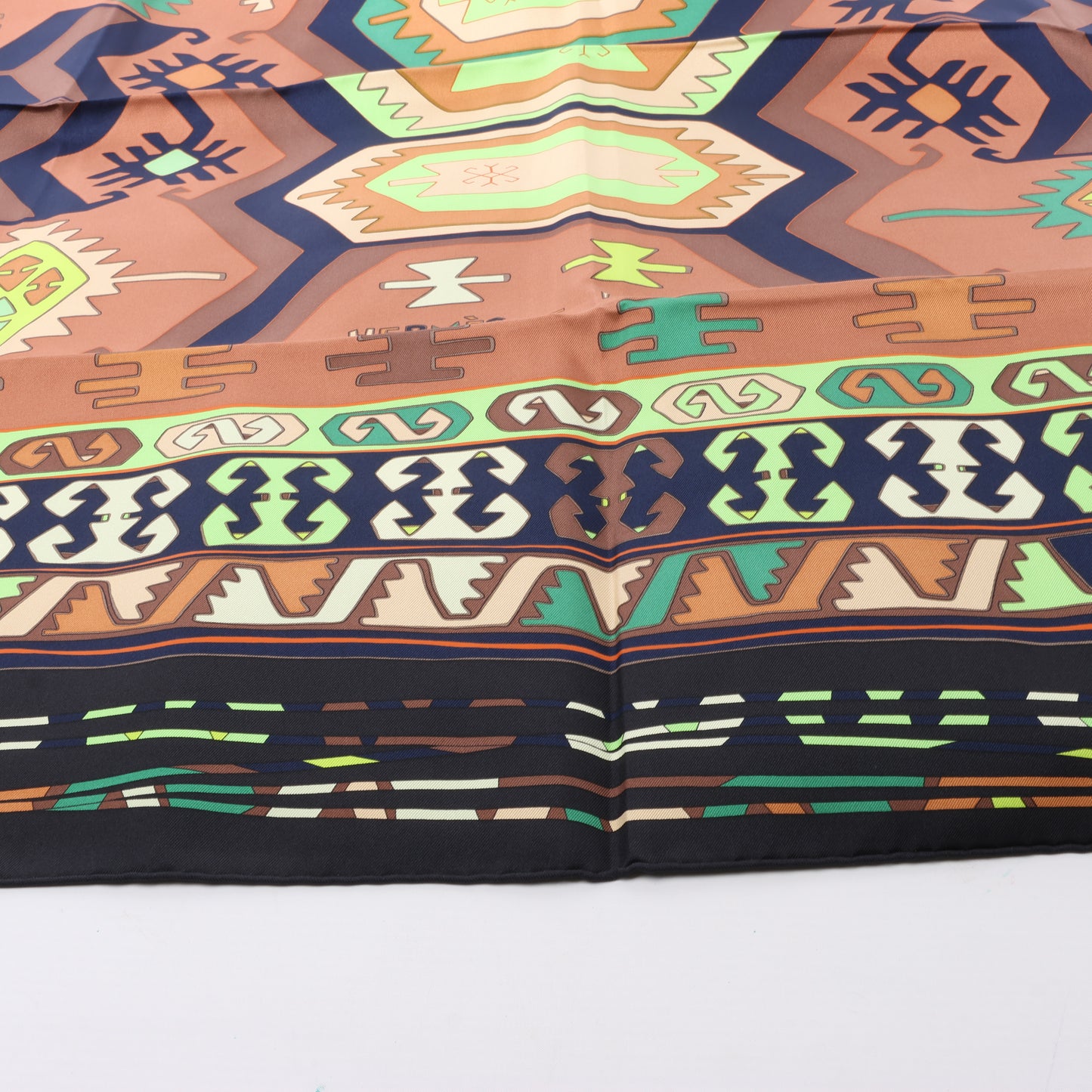 Hermès Carré 90 "KILIM" 100% Seidenschal in Braun