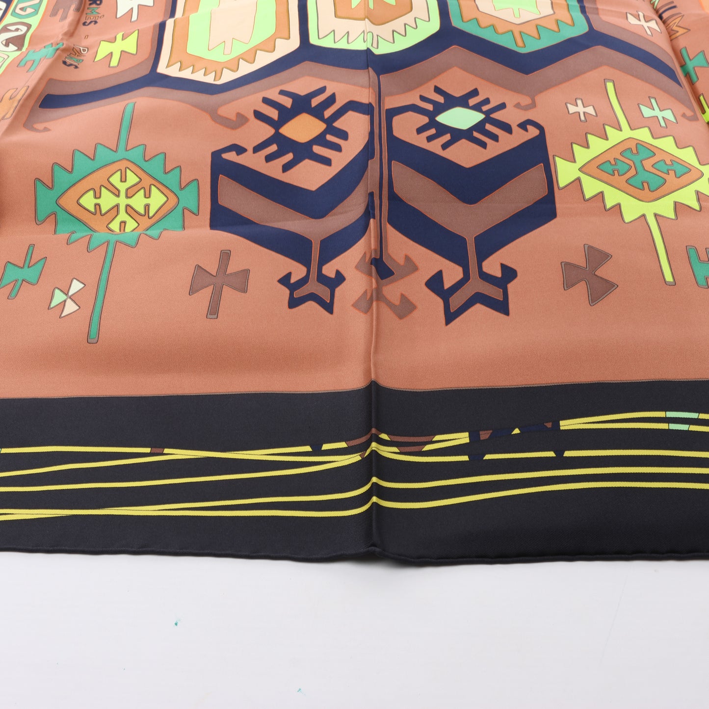 Hermès Carré 90 "KILIM" 100% Seidenschal in Braun