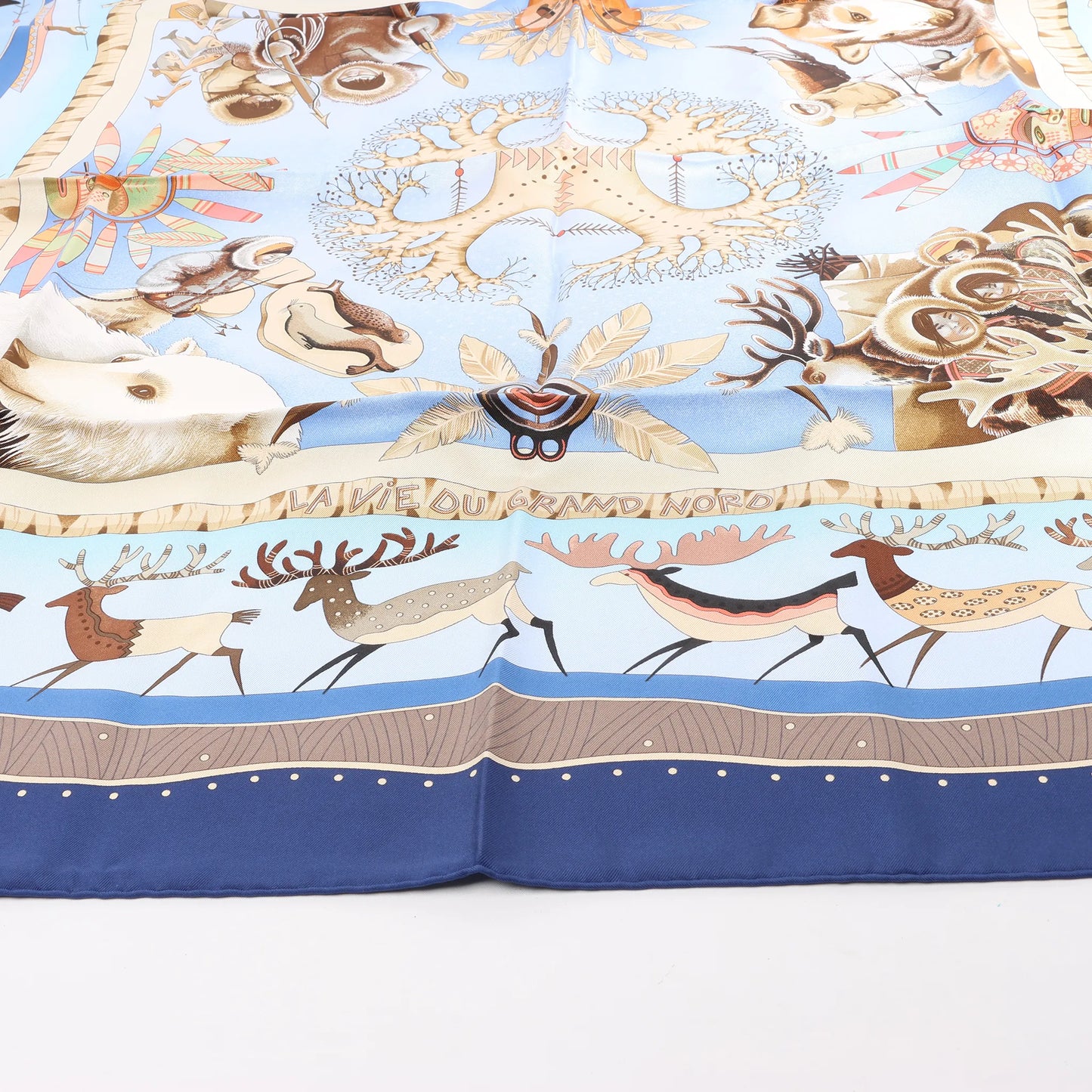 Hermès Carré 90 „LA VIE DU GRAND NORD“ Seidentaschentuch in Marineblau