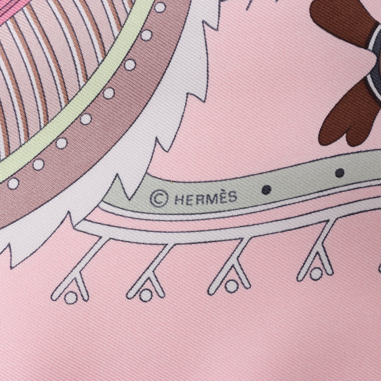 Hermès Carré 90 "LA VIE DU GRAND NORD" 100% Silk Scarf in Pink