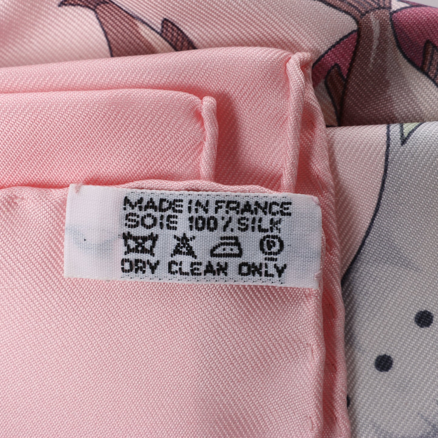 Hermès Carré 90 "LA VIE DU GRAND NORD" 100% Silk Scarf in Pink