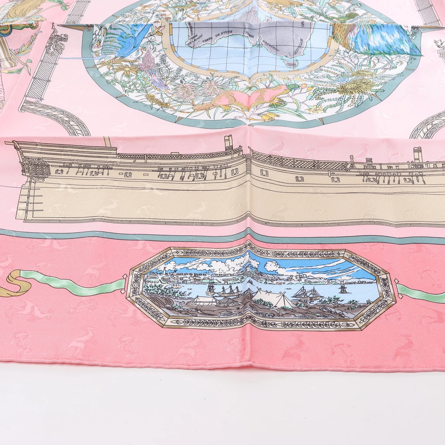 Hermès Carré 90 „LE GEOGRAPHE“ Seidentaschentuch in Rosa