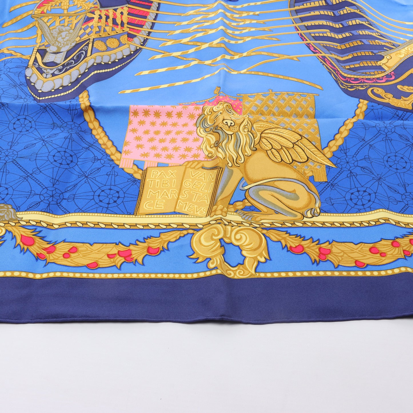Hermès Carré 90 „LES BISSONE DE VENISE“ Schal aus 100 % Seide in Blau