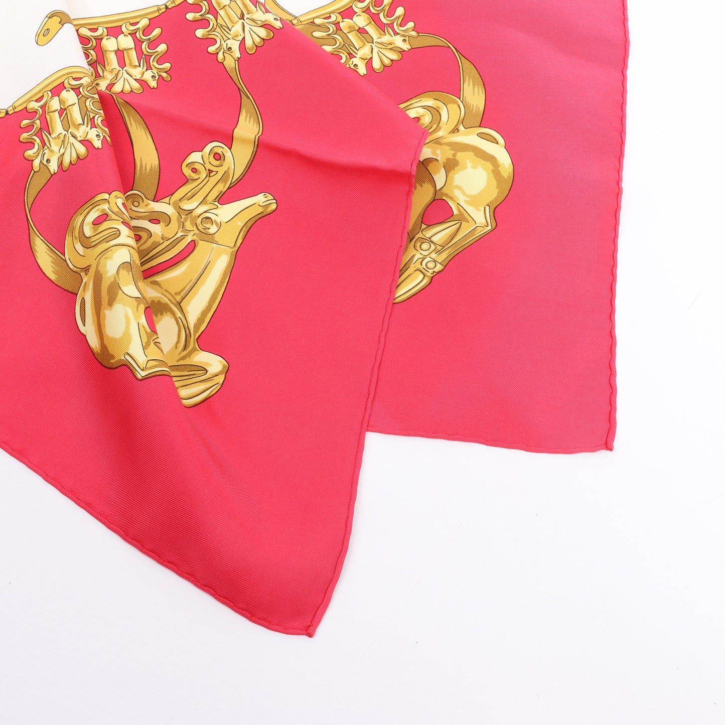 Hermès Carré 90 "LES CAVALIERS D'OR" Foulard 100% Soie en Rouge