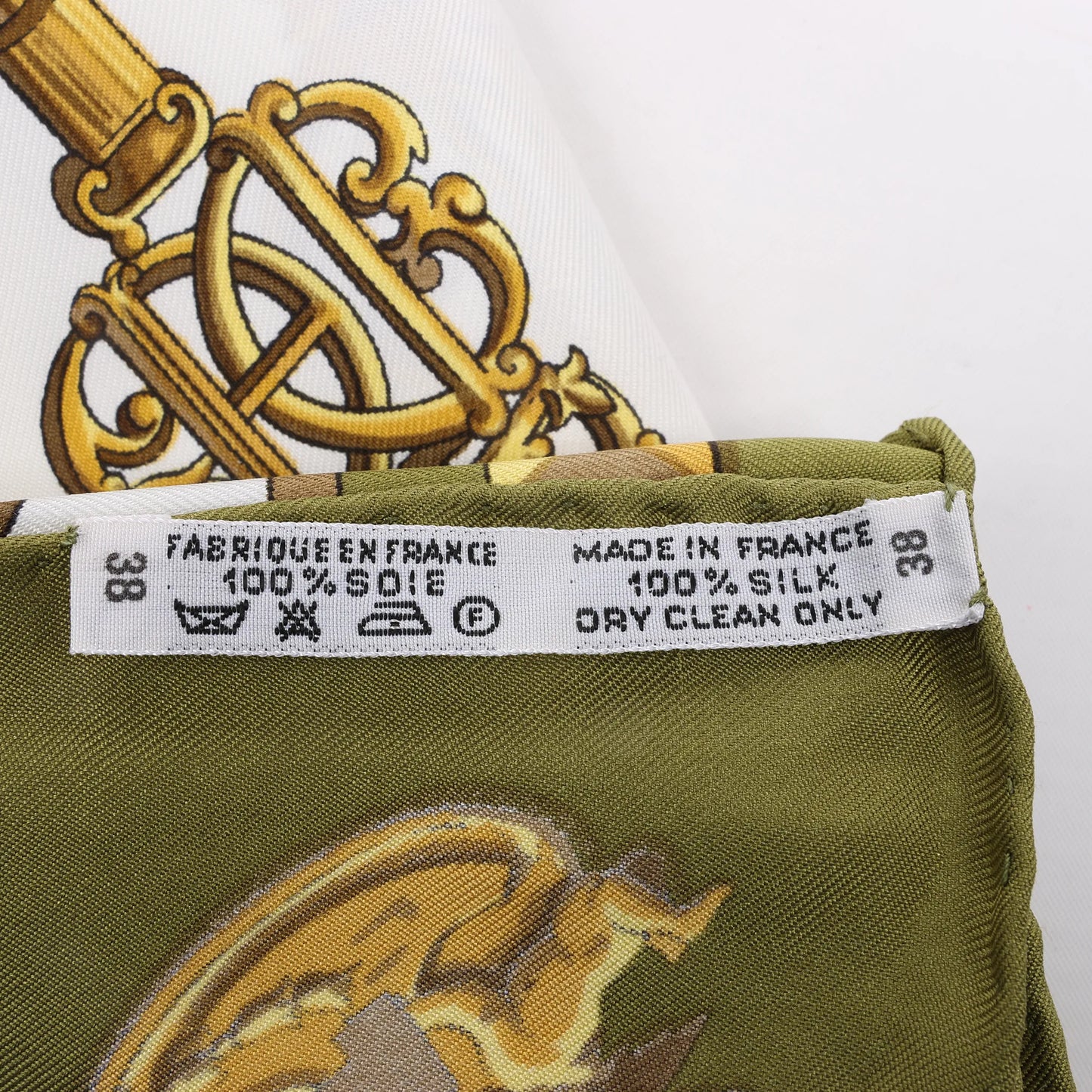 Hermès Carré 90 „LES CLES“ Seidentaschentuch in Khaki