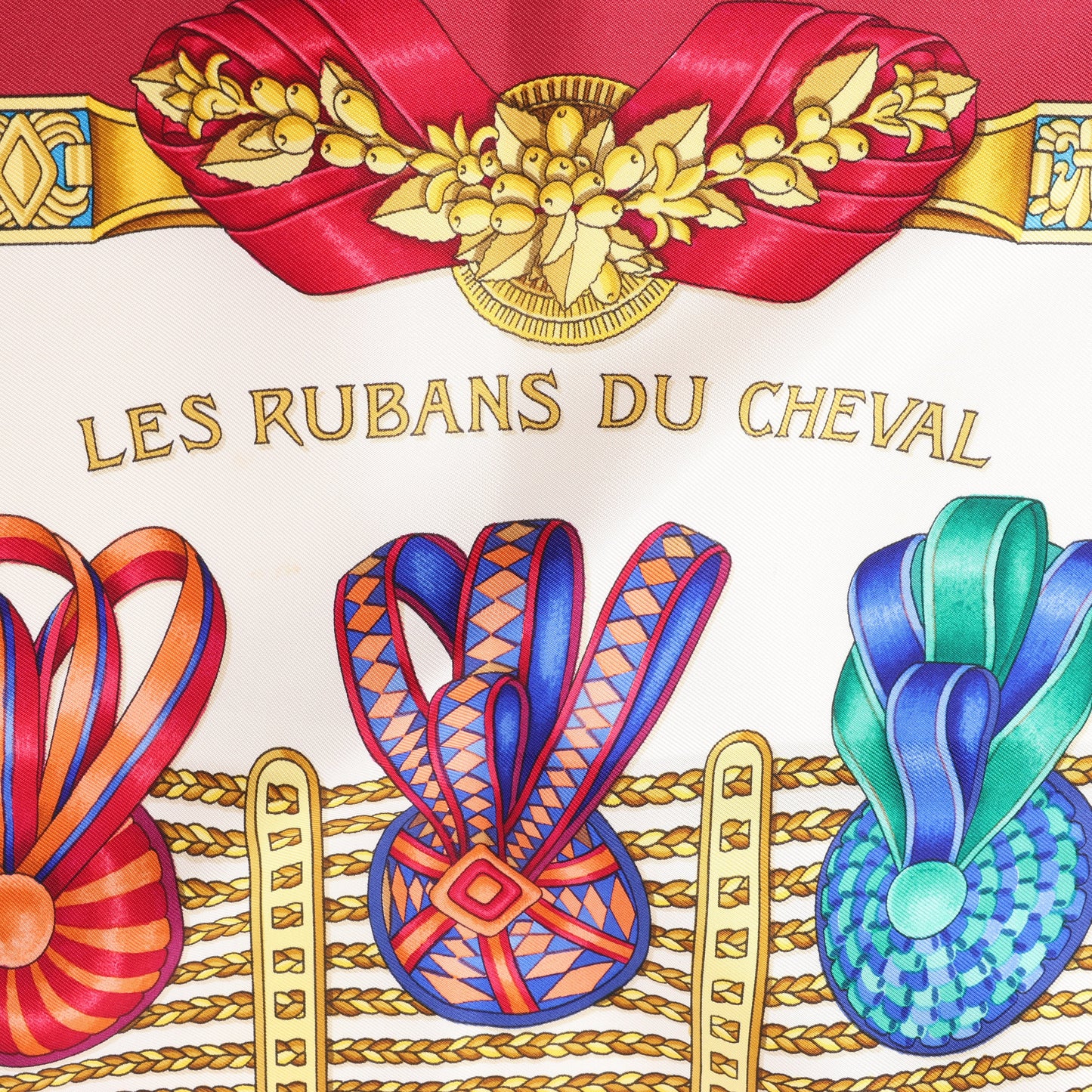 Hermès Carré 90 „LES RUBANS DU CHEVAL“ Schal aus 100 % Seide in Burgund