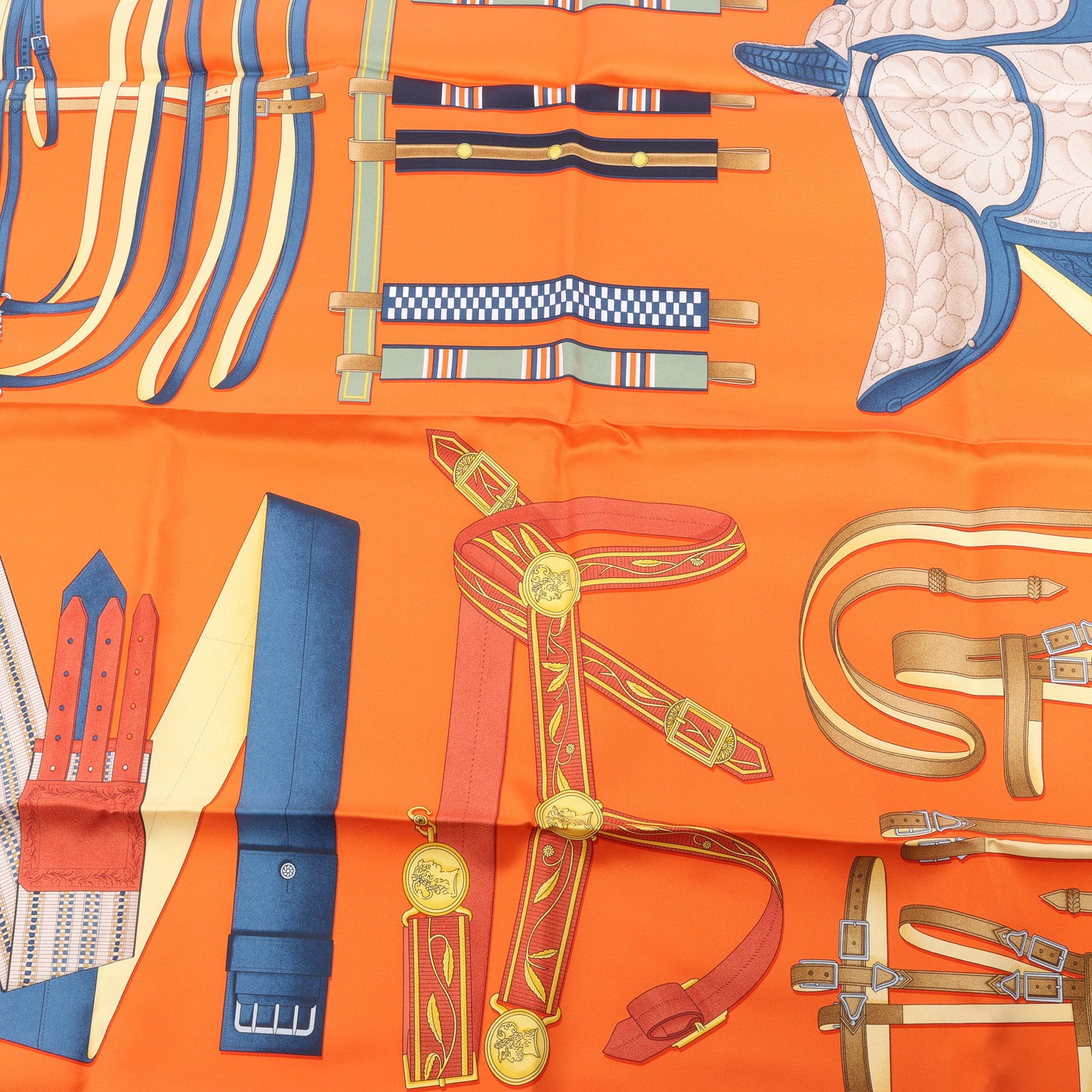 Hermès Carré 90 „LETTRES EQUESTRES“ Schal aus 100 % Seide in Orange