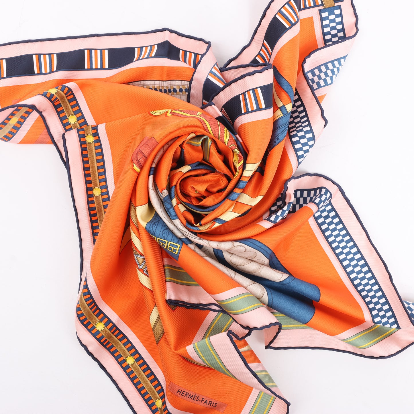 Hermès Carré 90 „LETTRES EQUESTRES“ Schal aus 100 % Seide in Orange