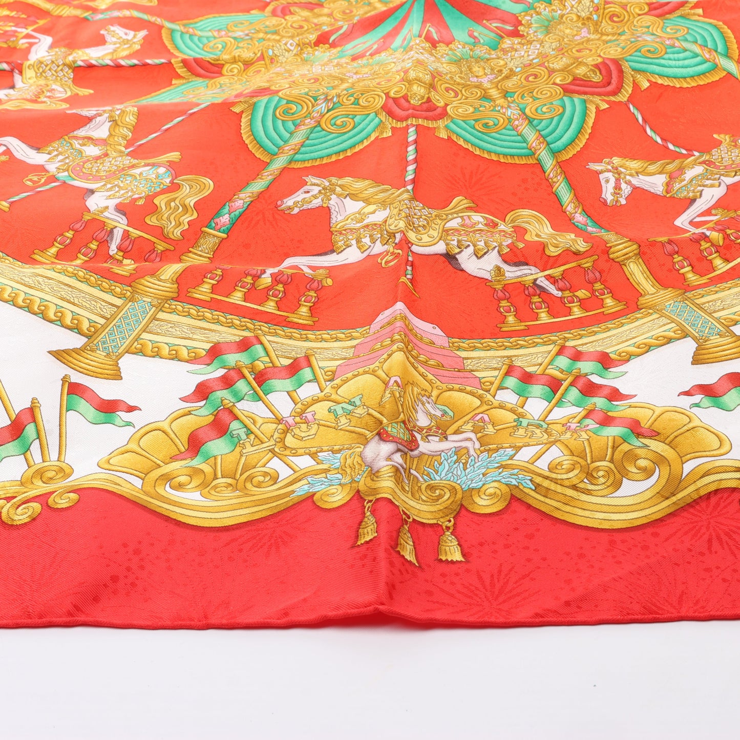 Hermès Carré 90 „LUNAPARK“ 100% Seidenschal in Rot