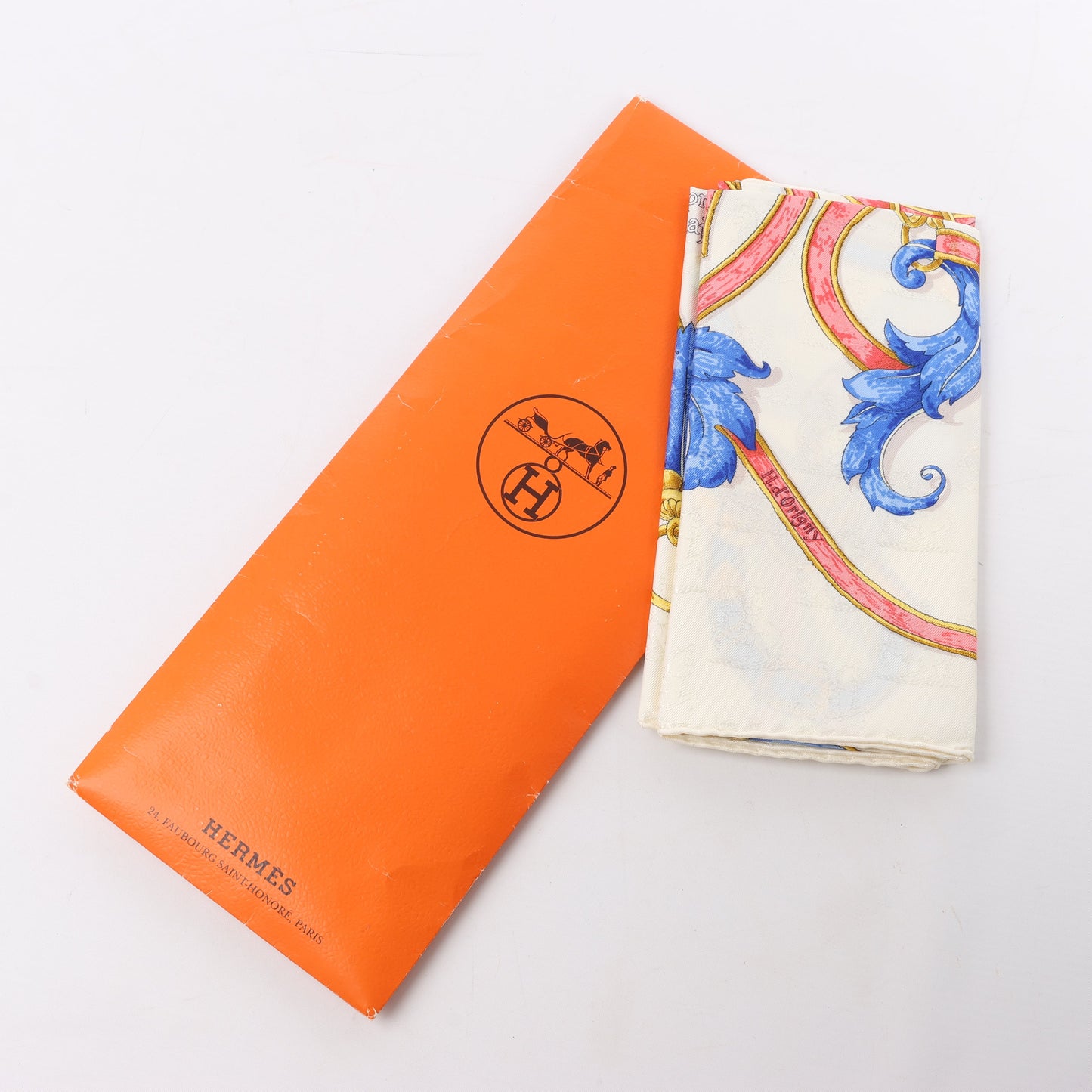 Hermès Carré 90 "L'INSTRVCTION DV ROY" 100% Seidenschal in Creme