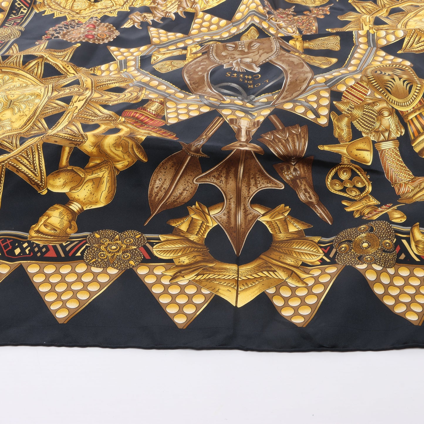 Carré Hermès Carré 90 « L'OR DES CHEFS » 100 % soie noir