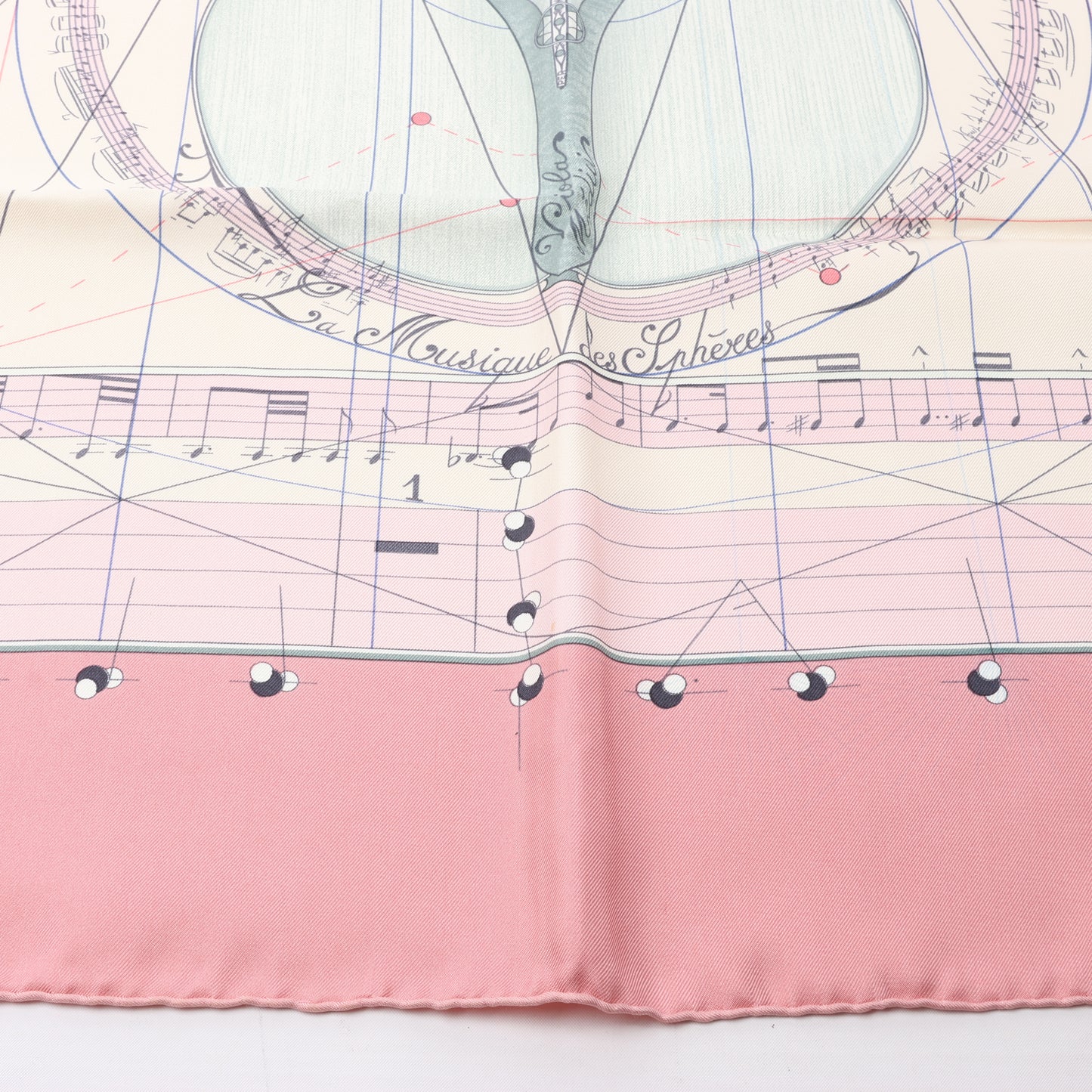Hermès Carré 90 „La Musique Des Spheres“ Schal aus 100 % Seide in Rosa