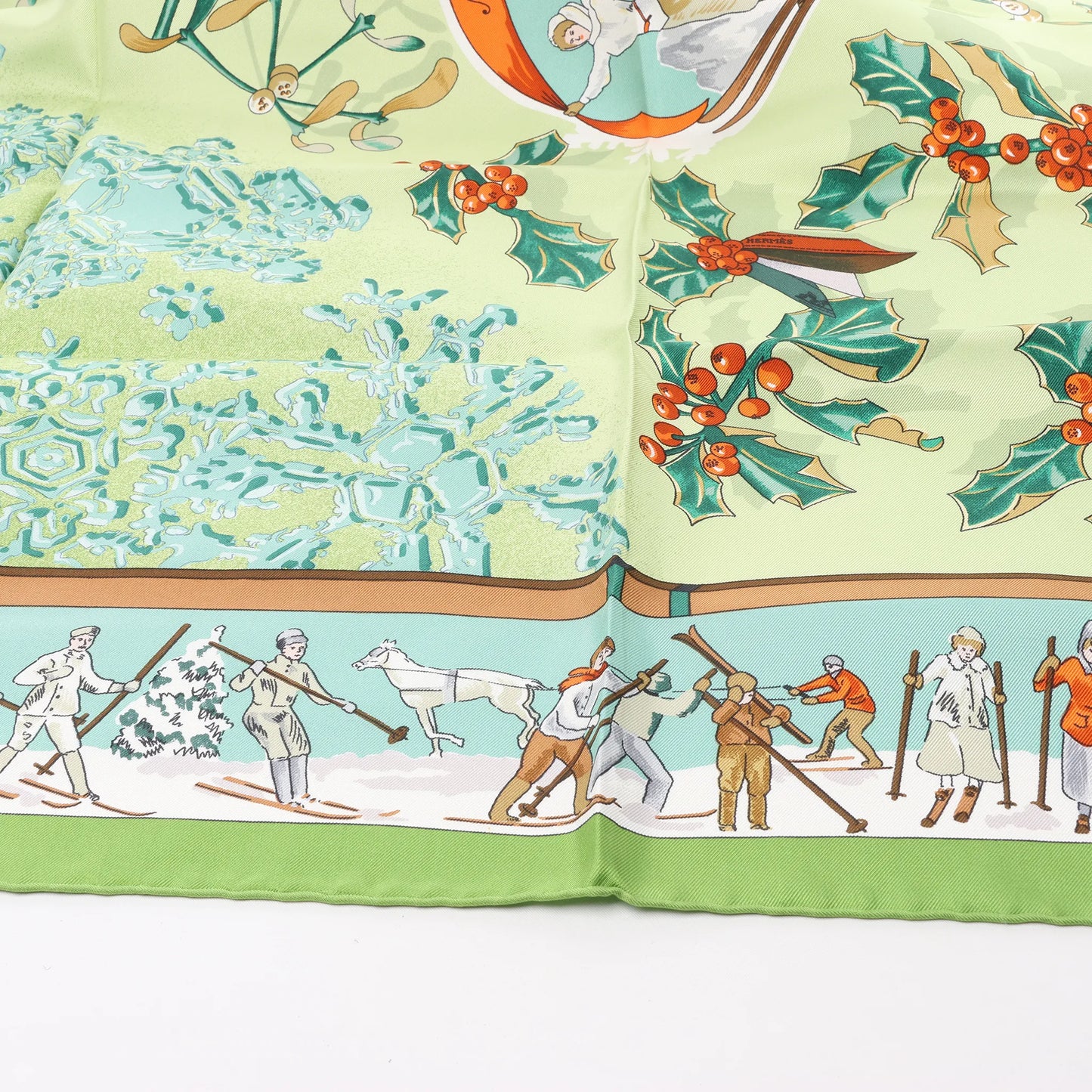 Hermès Carré 90 „Neige d'Antan“ Seidentaschentuch in Grün