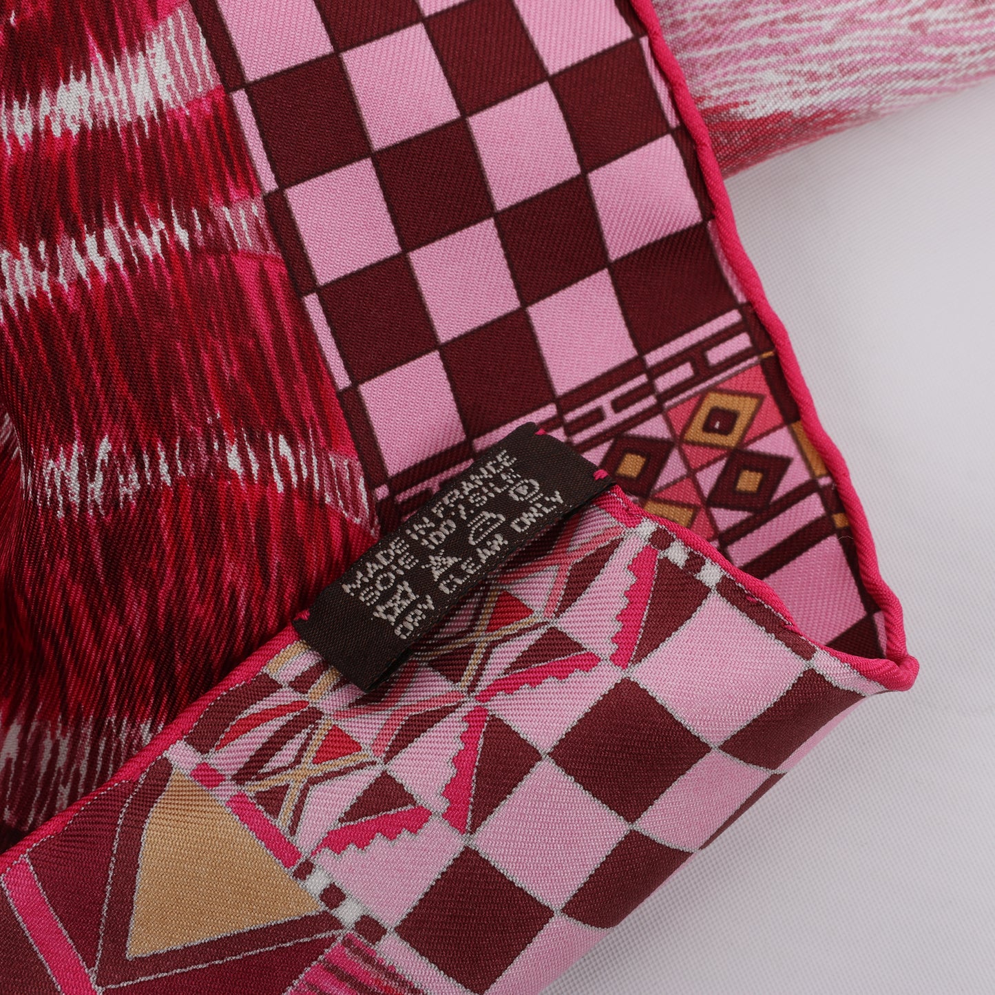 Hermès Carré 90 "PELAGES ET CAMOUFLAGE" 100% Silk Scarf in Burgundy x Pink