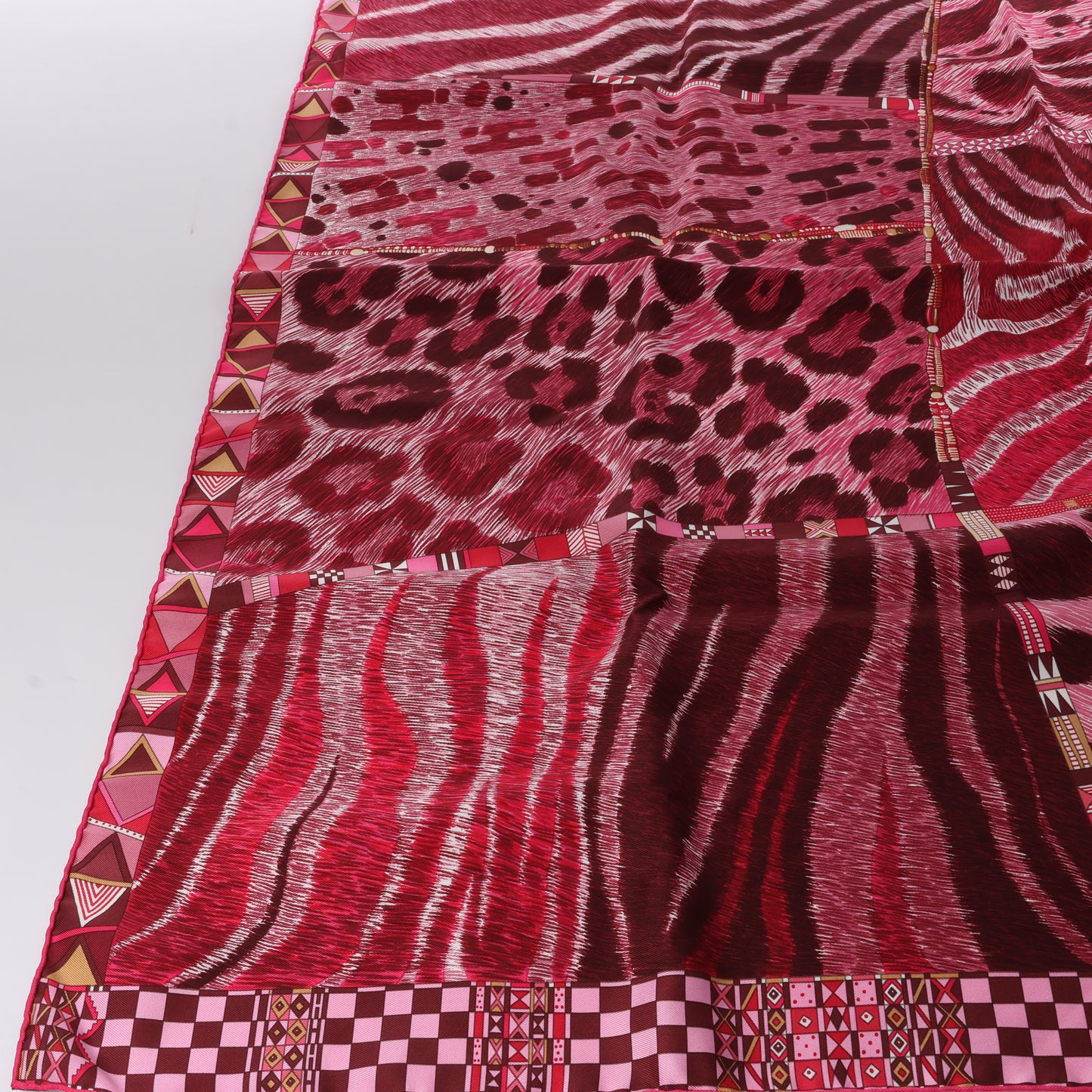 Hermès Carré 90 "PELAGES ET CAMOUFLAGE" 100% Silk Scarf in Burgundy x Pink