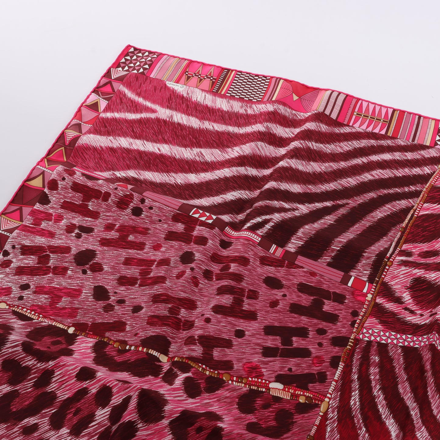 Hermès Carré 90 "PELAGES ET CAMOUFLAGE" 100% Silk Scarf in Burgundy x Pink