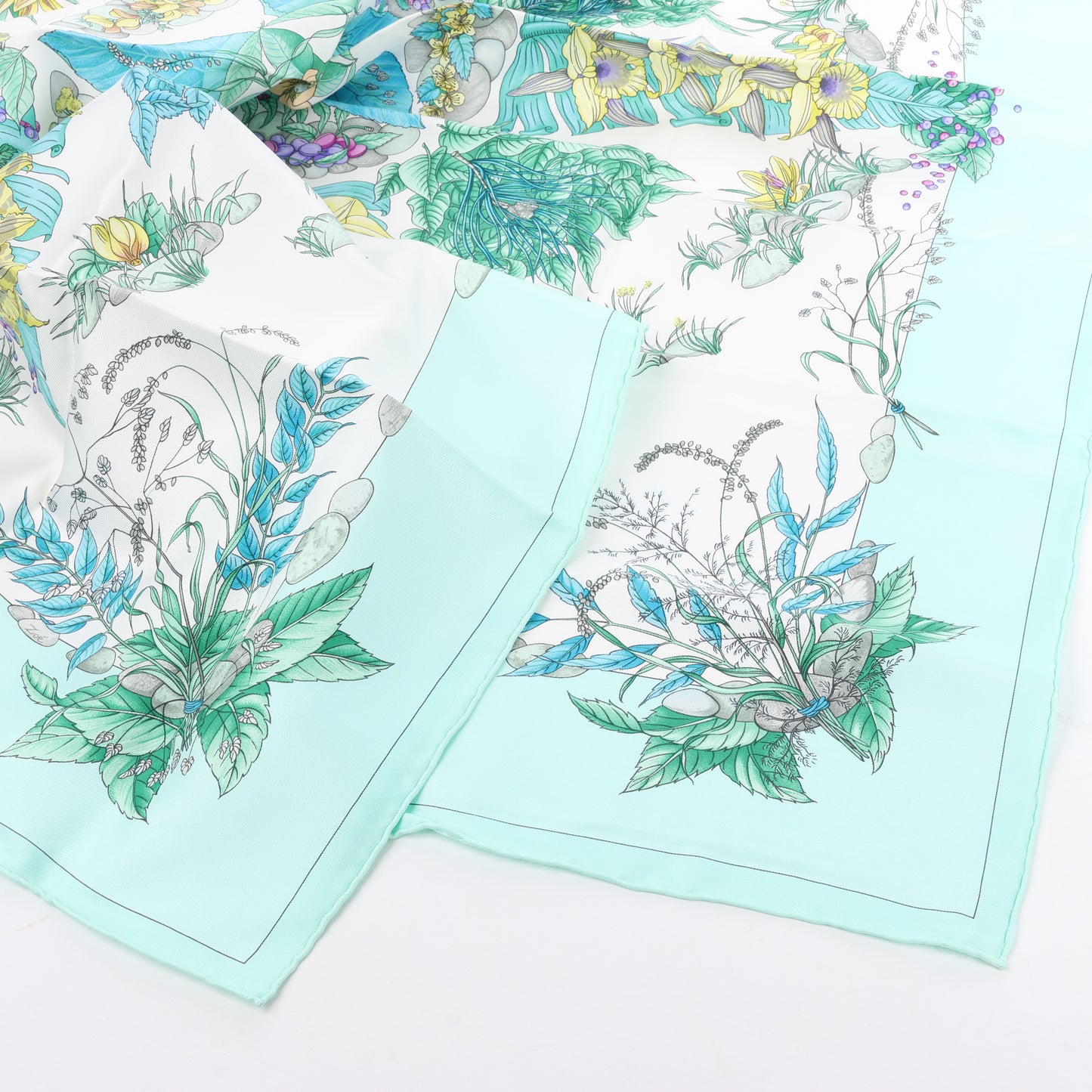 Hermès Carré 90 "Pythagore" 100% Silk Scarf in Green