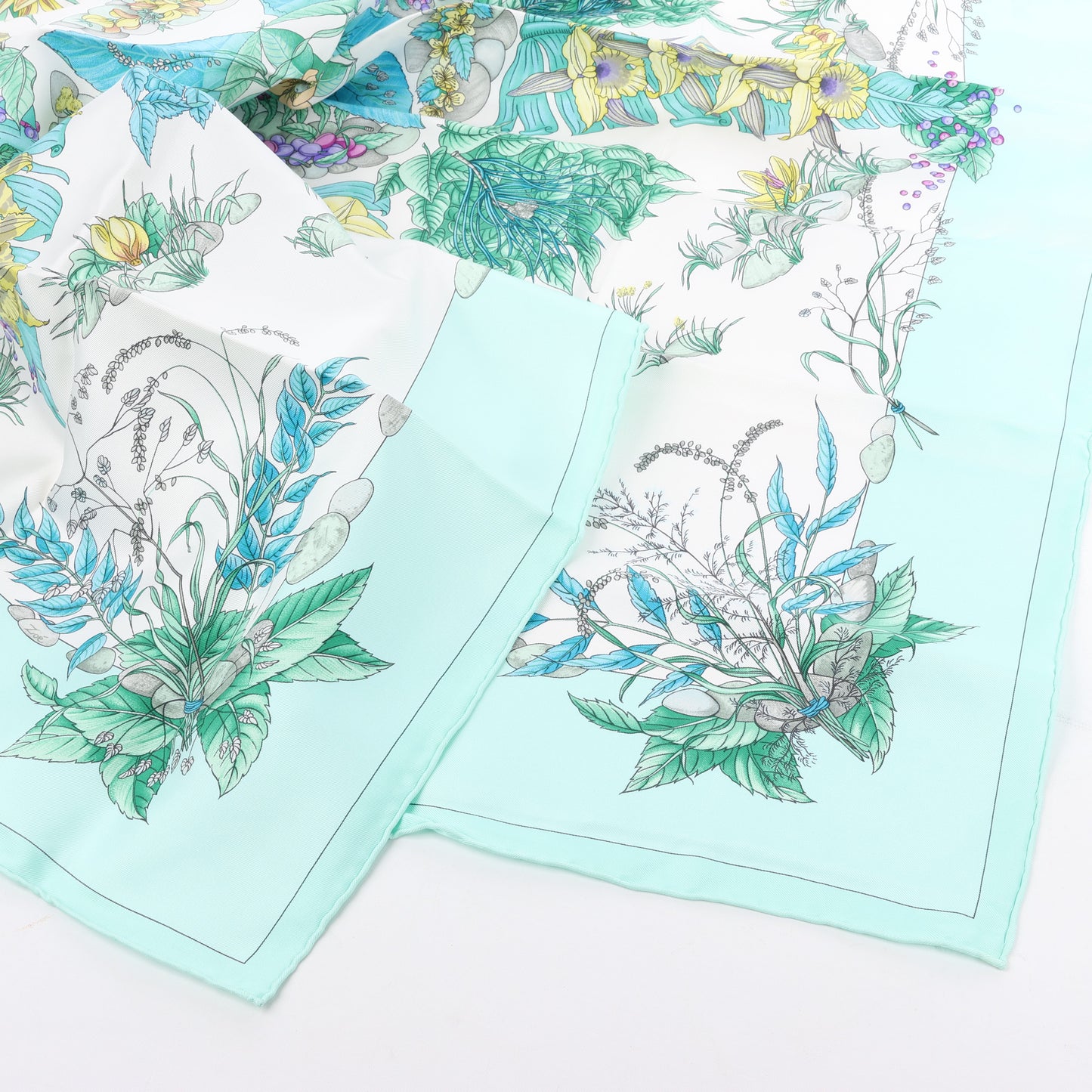 Hermès Carré 90 "Pythagore" 100% Silk Scarf in Green