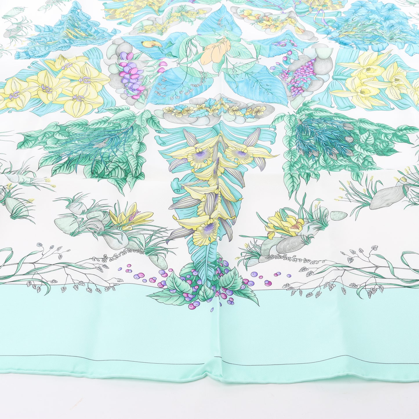 Hermès Carré 90 "Pythagore" 100% Silk Scarf in Green