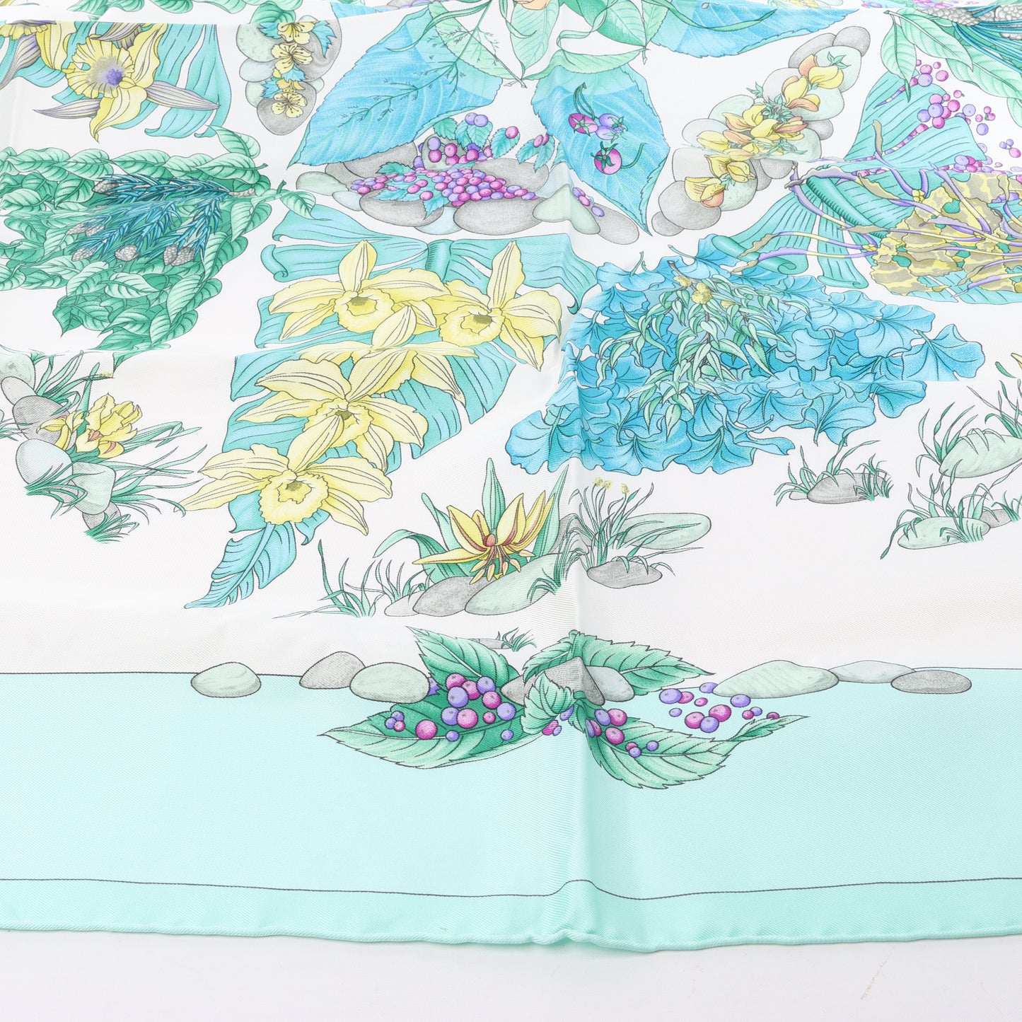 Hermès Carré 90 "Pythagore" 100% Silk Scarf in Green