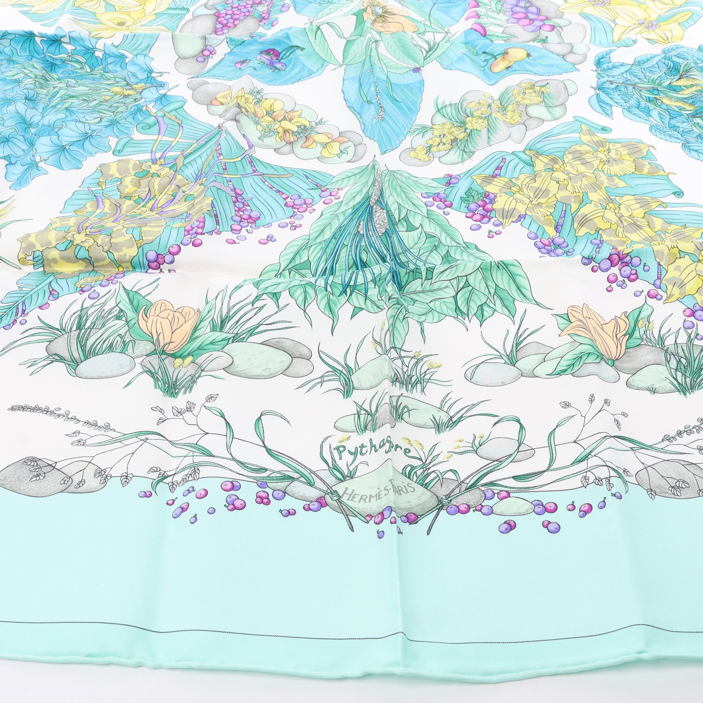 Hermès Carré 90 "Pythagore" 100% Silk Scarf in Green